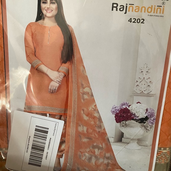 Indian garment order and can’t wear wrong size - Picture 3 of 5